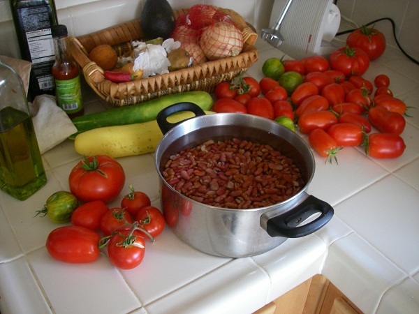 The beans in the middle are for the chili to be made tomorrow with our homegrown tomatoes and homegrown bell peppers =)